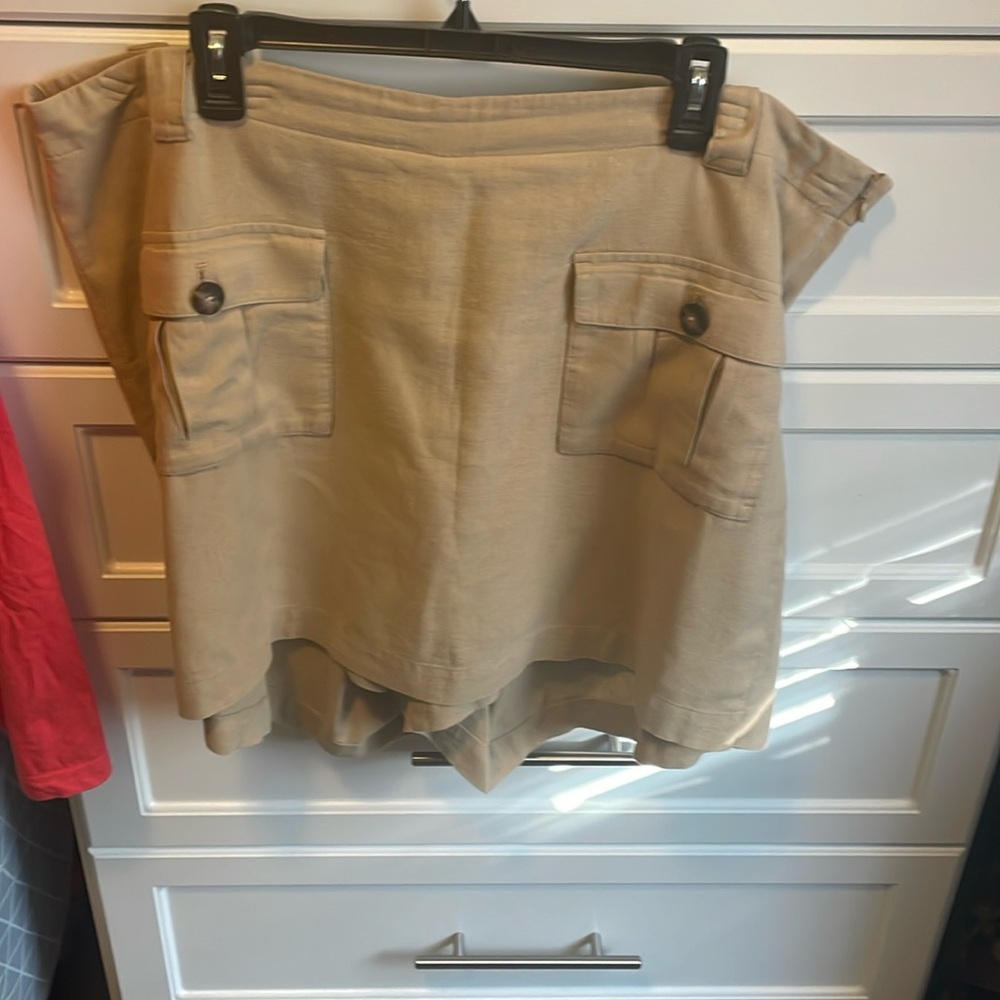 JJill skort with pocket and button detail on the front... great Fall skort!